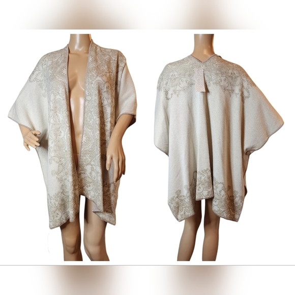 NWT Chico's Reversible Button-Detail Ruana. Tan/Metallic Gold. Size S/M (O/S) - Picture 15 of 17